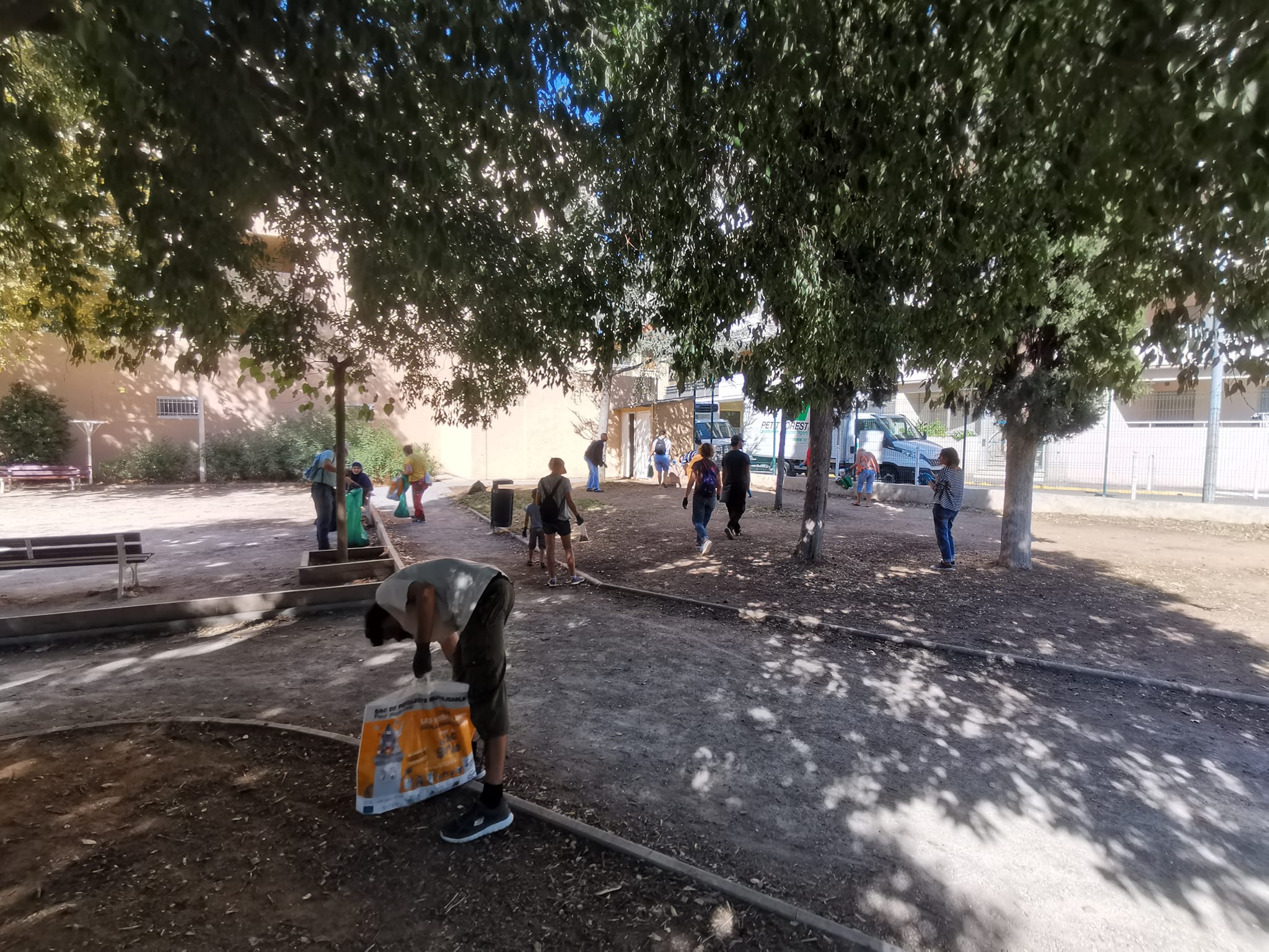 Ramassage déchets - vacances scolaires - Quartier Pont du Las